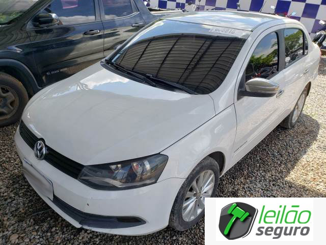 LOTE 037 - VOLKSWAGEN VOYAGE COMFORTLINE 1.0 TOTAL FLEX